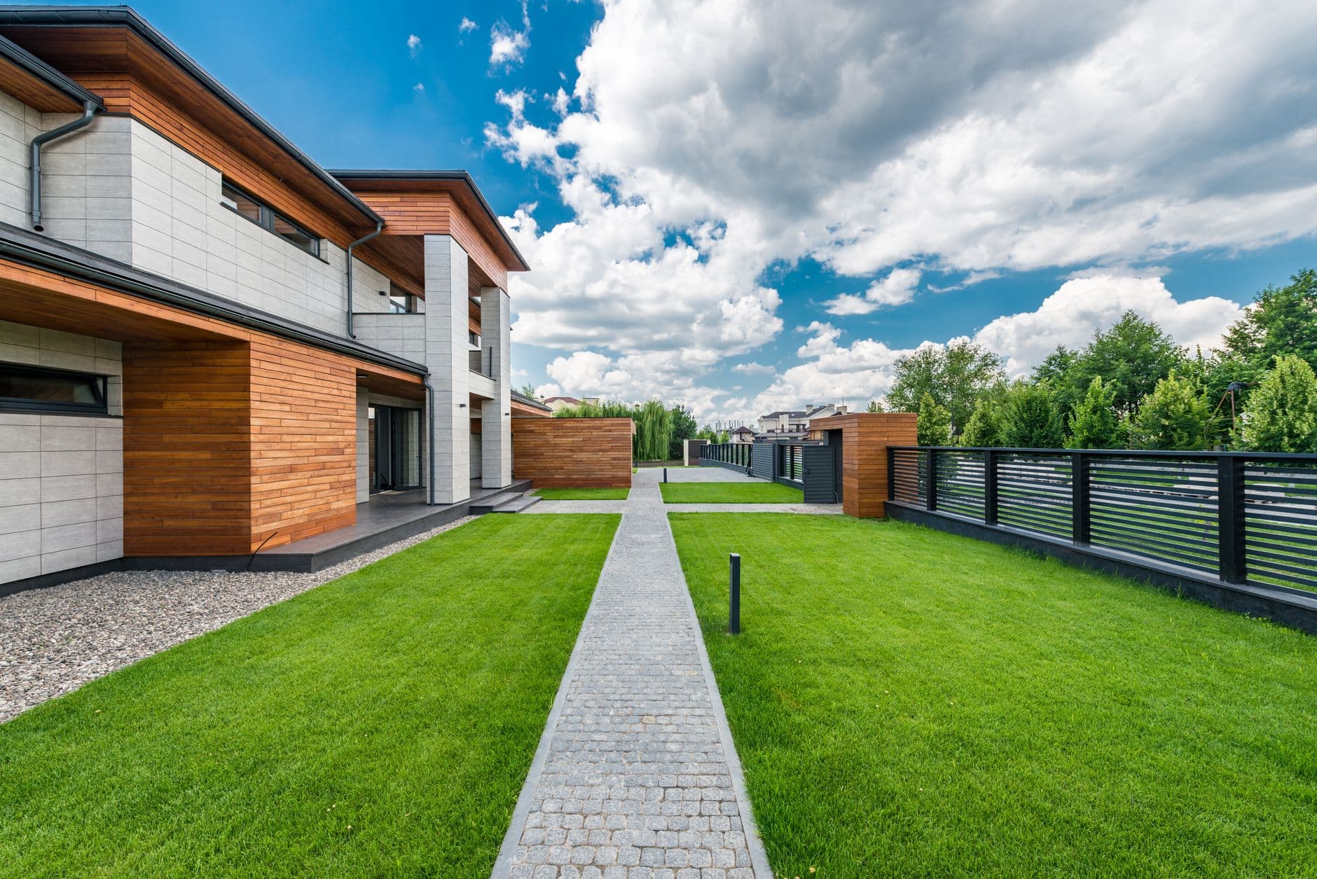 Moderne woning met tuin in een Belgische verkaveling